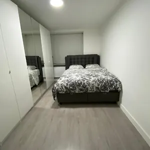Appartement Deux Pres De Atomium, Brussel